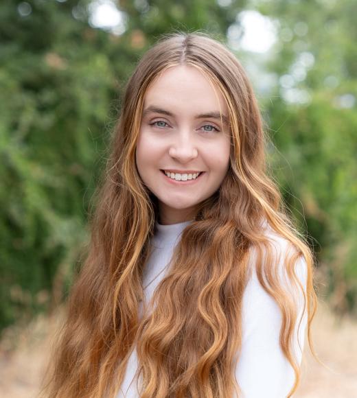 Headshot of Hayley Morris